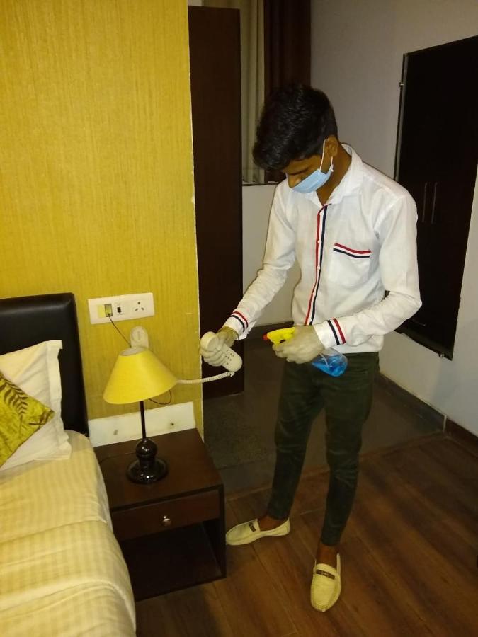 Airport Hotel Tashree Nuova Delhi Esterno foto