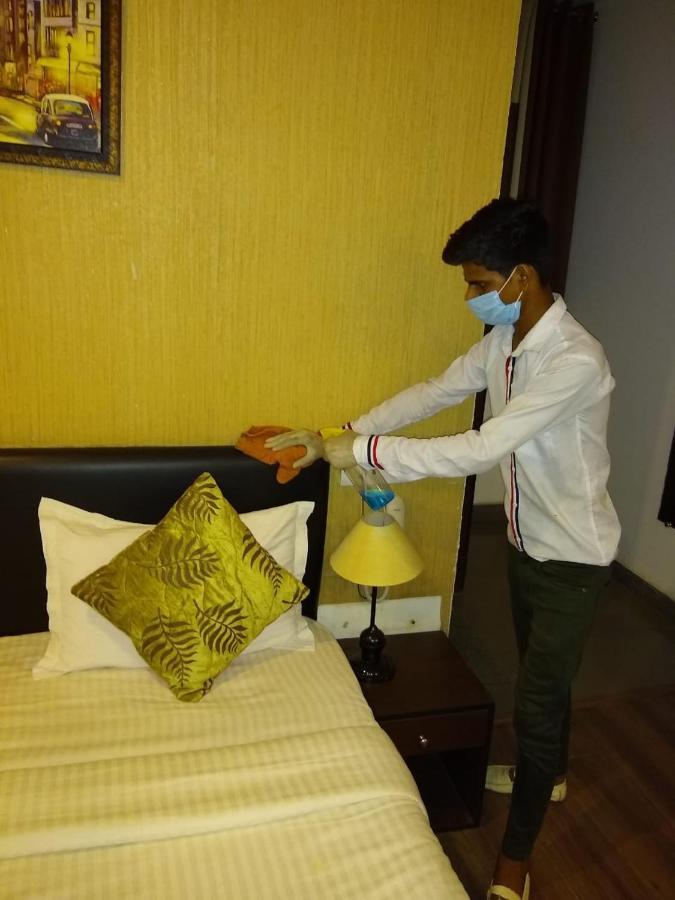 Airport Hotel Tashree Nuova Delhi Esterno foto