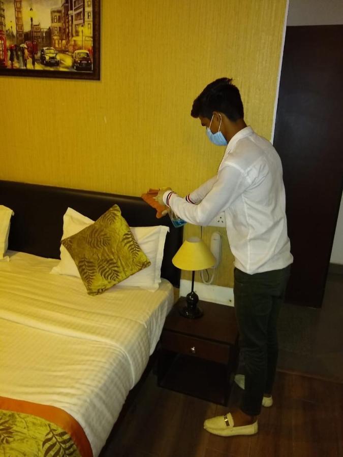 Airport Hotel Tashree Nuova Delhi Esterno foto