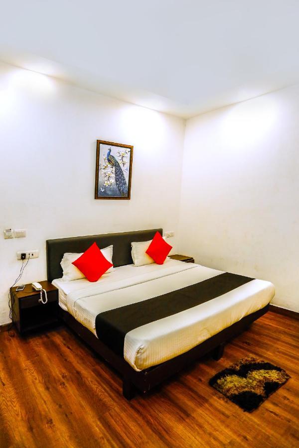 Airport Hotel Tashree Nuova Delhi Esterno foto
