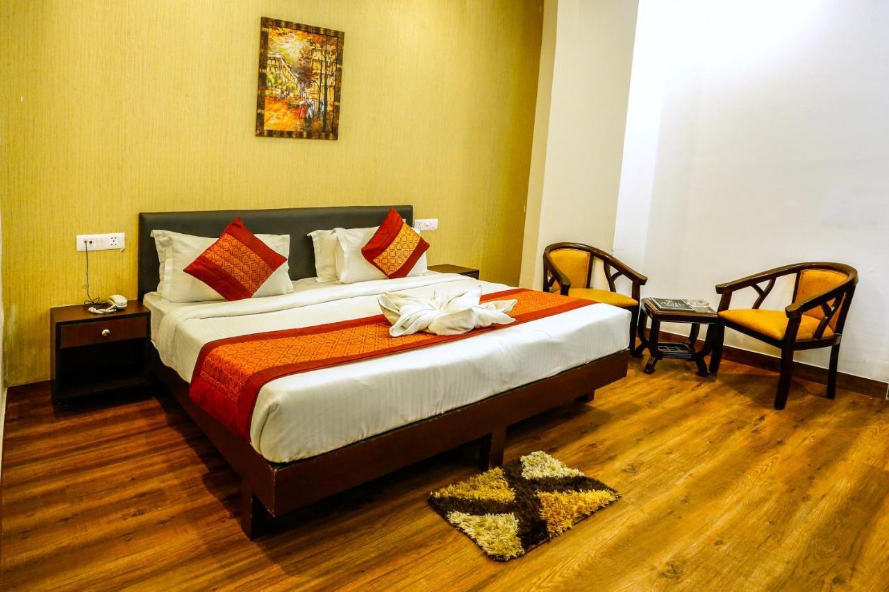 Airport Hotel Tashree Nuova Delhi Esterno foto