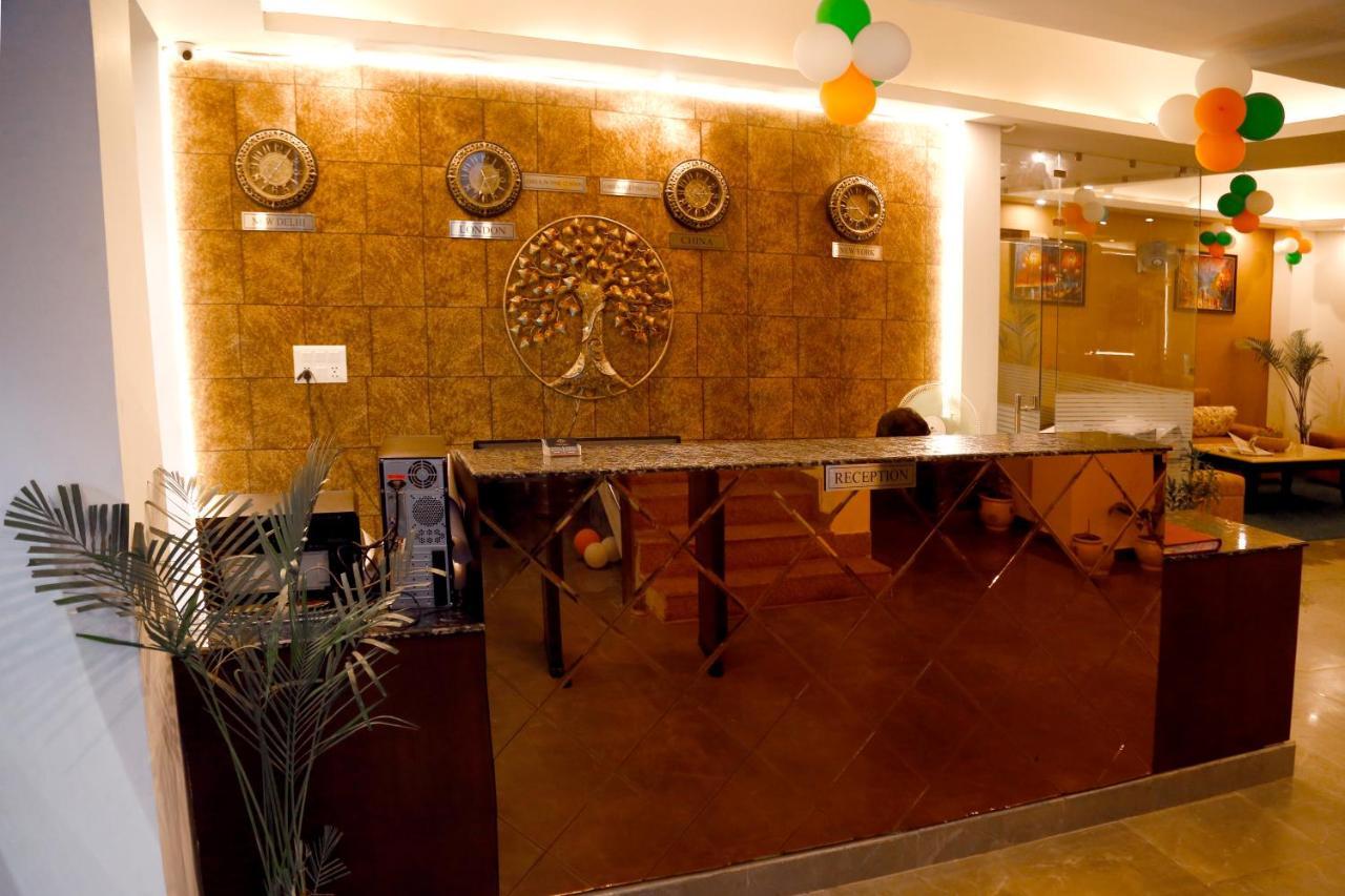 Airport Hotel Tashree Nuova Delhi Esterno foto