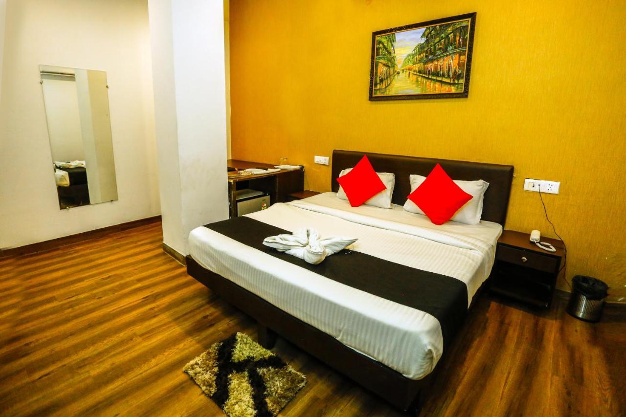 Airport Hotel Tashree Nuova Delhi Esterno foto