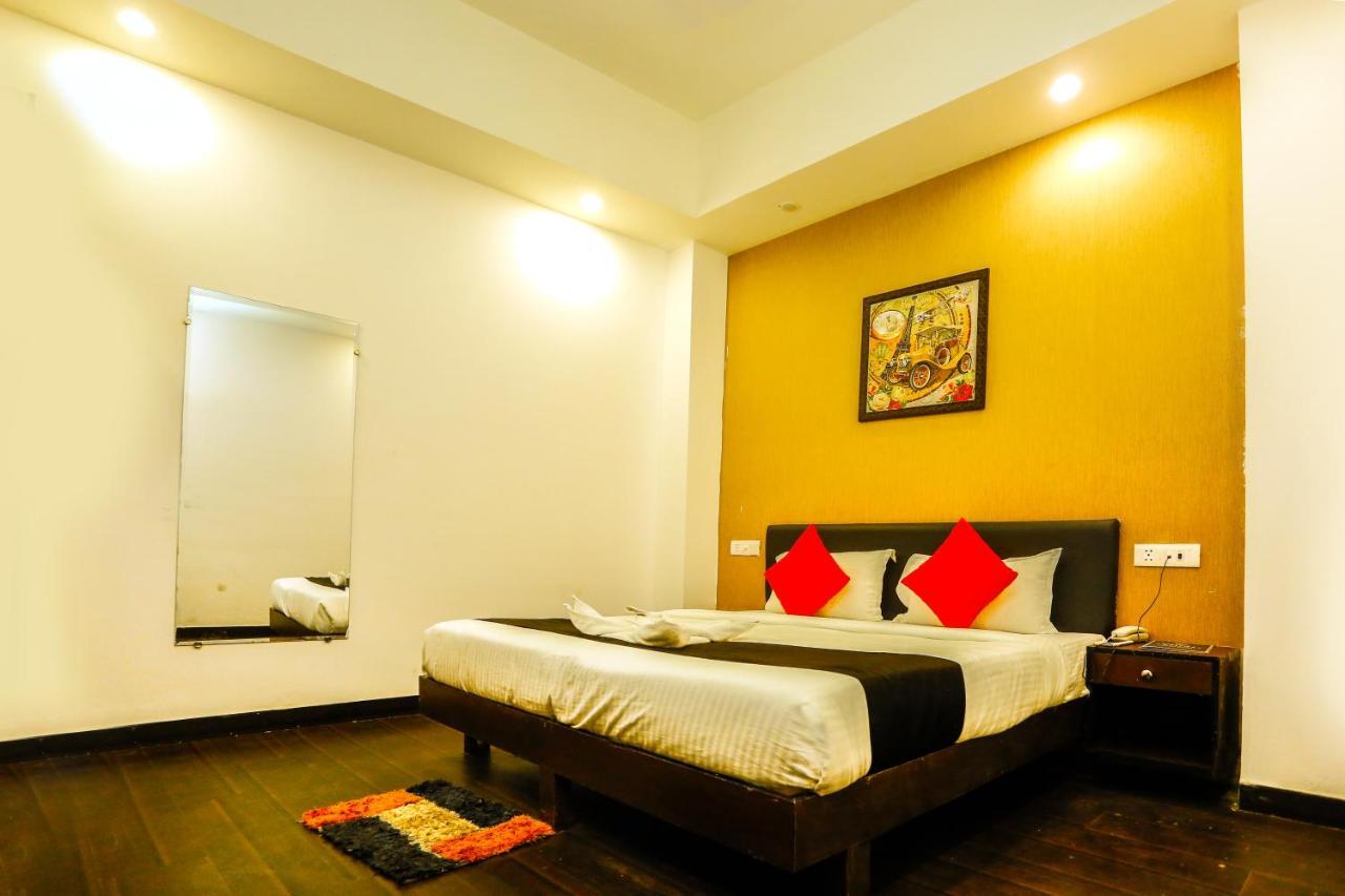 Airport Hotel Tashree Nuova Delhi Esterno foto
