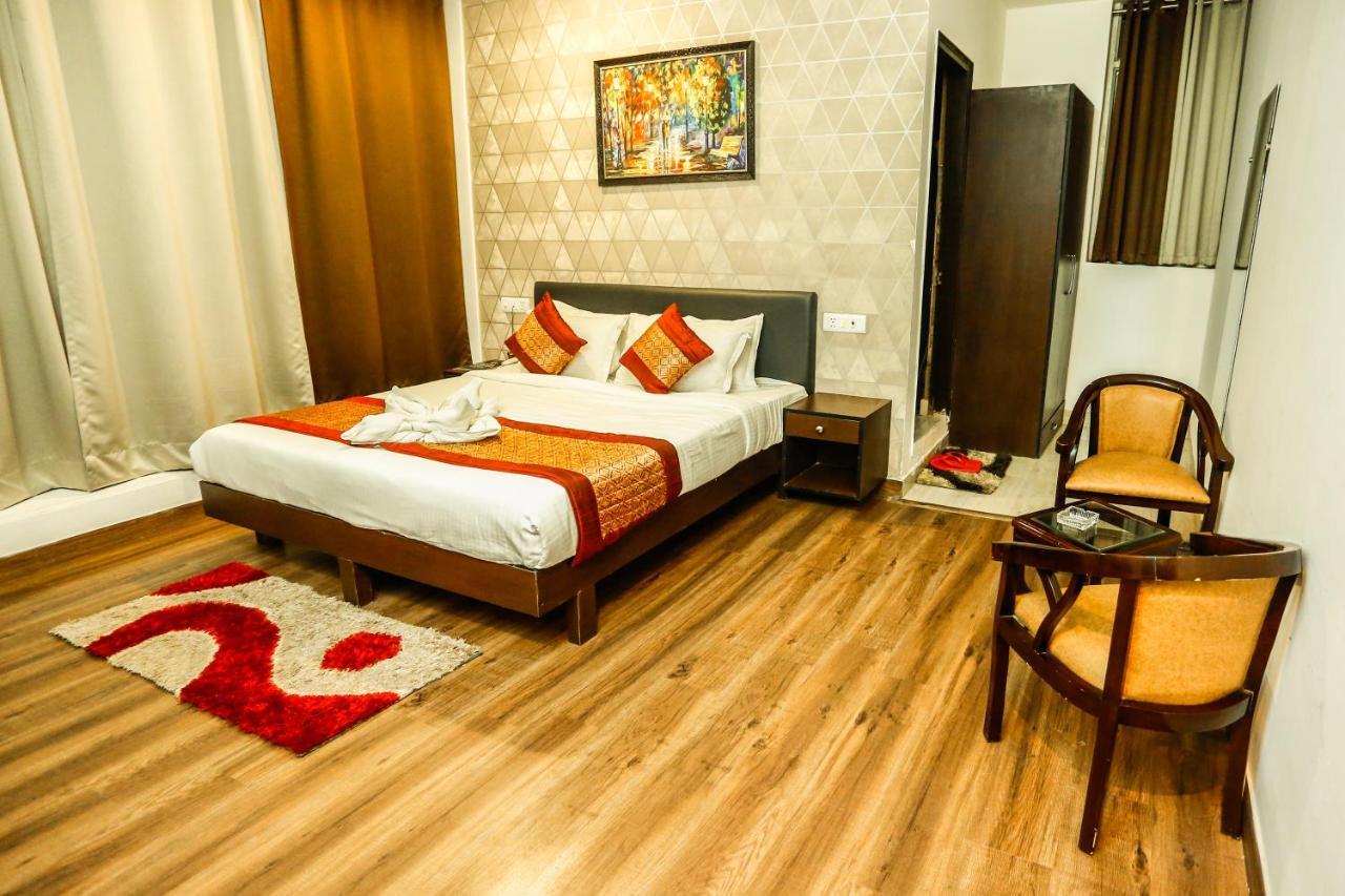 Airport Hotel Tashree Nuova Delhi Esterno foto