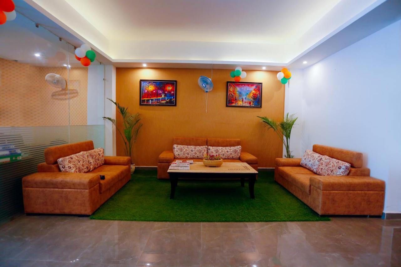 Airport Hotel Tashree Nuova Delhi Esterno foto