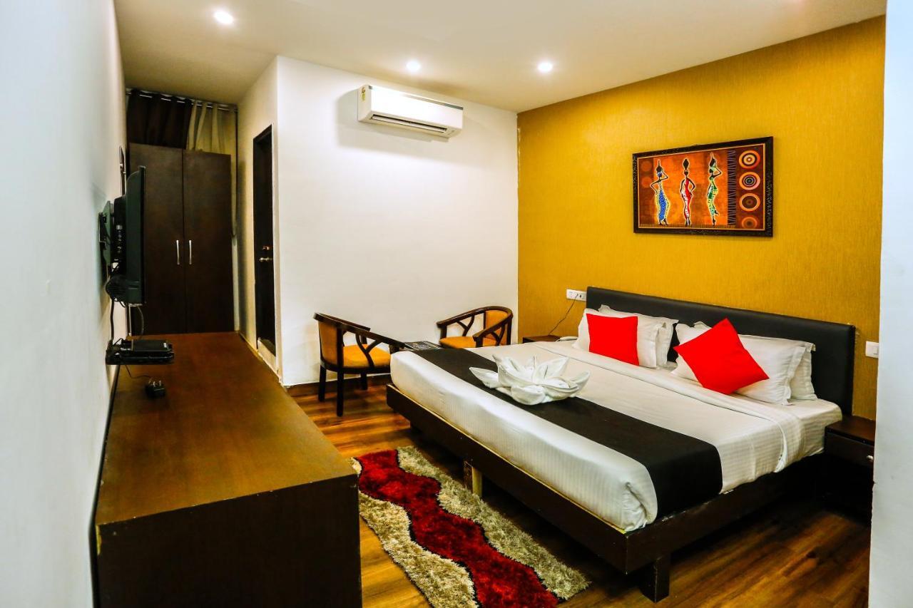 Airport Hotel Tashree Nuova Delhi Esterno foto