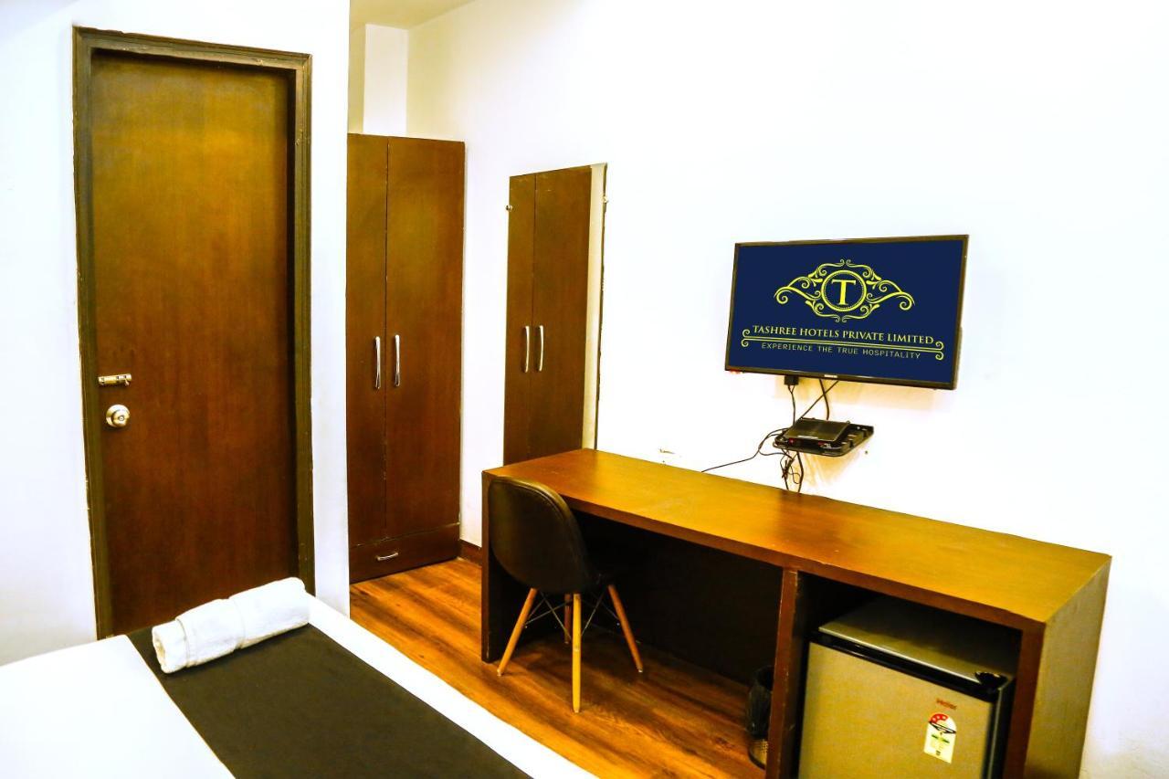 Airport Hotel Tashree Nuova Delhi Esterno foto