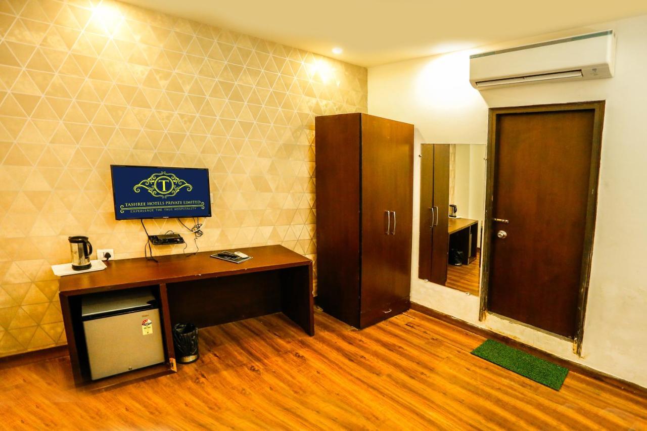 Airport Hotel Tashree Nuova Delhi Esterno foto