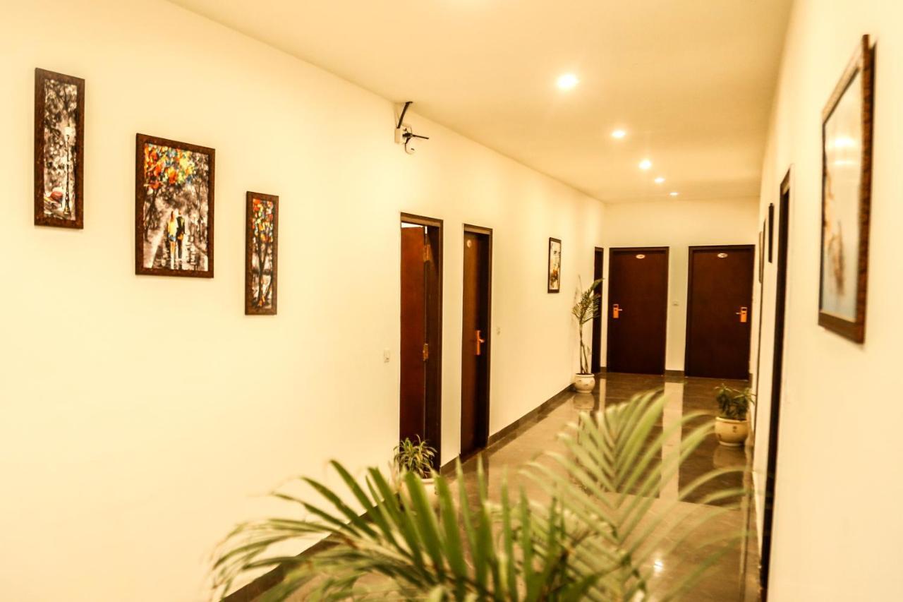 Airport Hotel Tashree Nuova Delhi Esterno foto