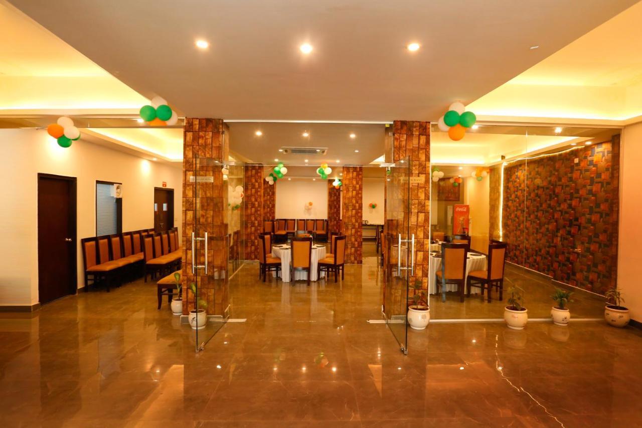 Airport Hotel Tashree Nuova Delhi Esterno foto