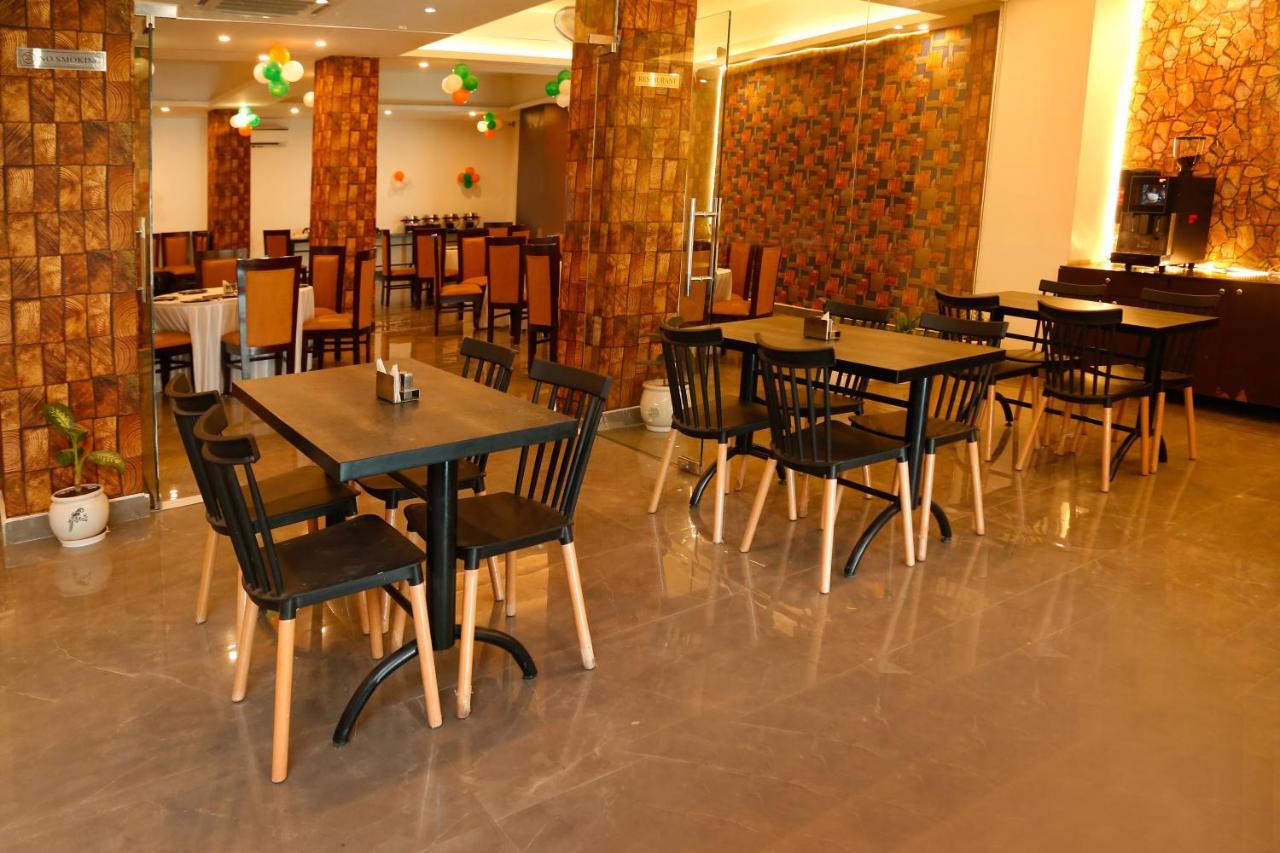 Airport Hotel Tashree Nuova Delhi Esterno foto