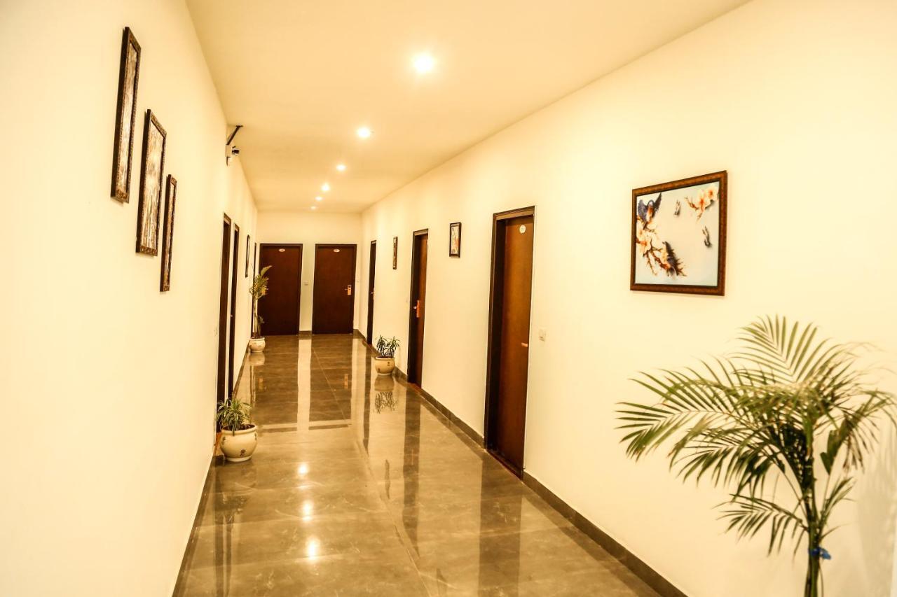 Airport Hotel Tashree Nuova Delhi Esterno foto