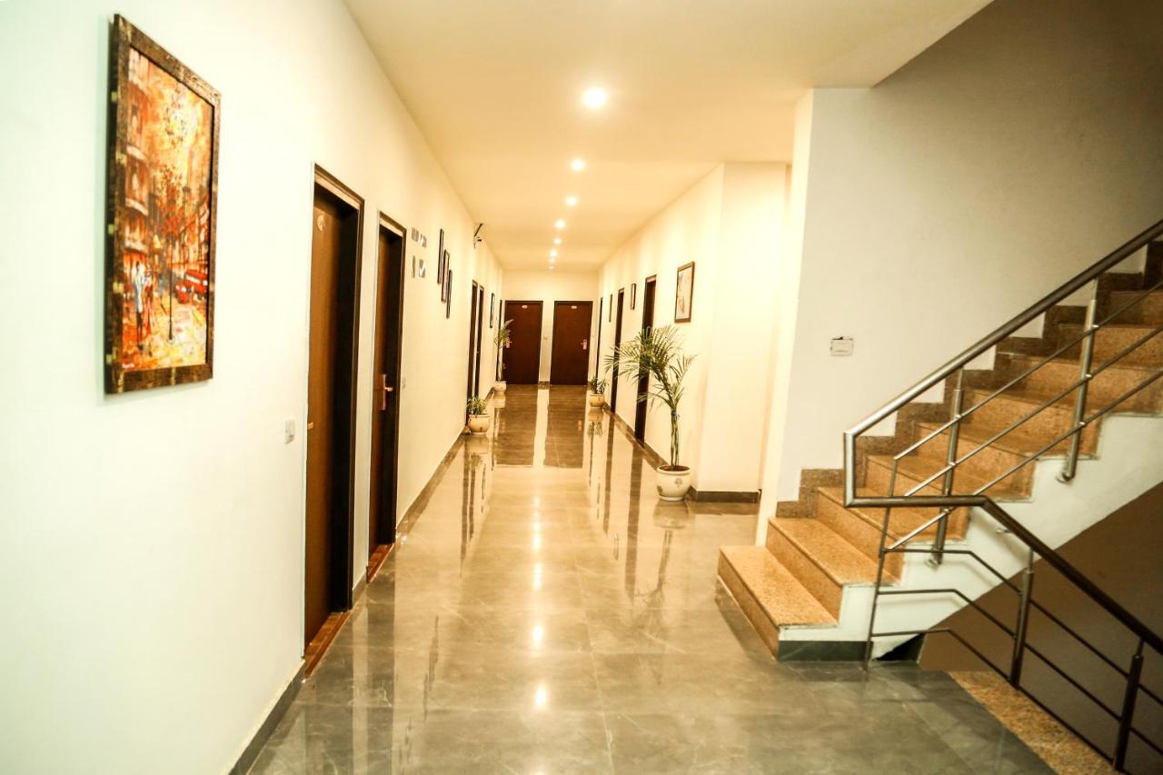 Airport Hotel Tashree Nuova Delhi Esterno foto